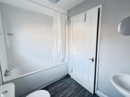 3 bedroom Terraced House to let in Montague Street, Cleethorpes, DN35