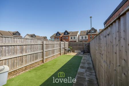 2 bedroom Terraced House for sale in Kristine Close, Grimsby, DN32