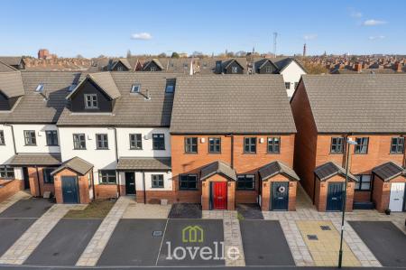 2 bedroom Terraced House for sale in Kristine Close, Grimsby, DN32