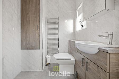 2 bedroom Terraced House for sale in Columbia Road, Grimsby, DN32