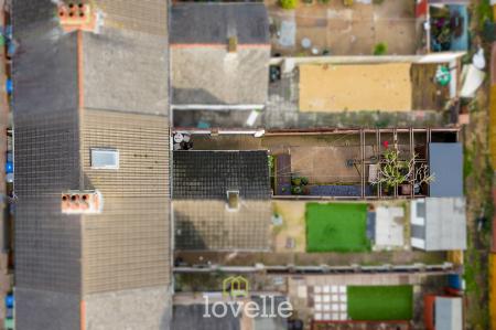 2 bedroom Terraced House for sale in Columbia Road, Grimsby, DN32