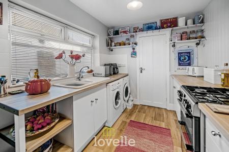 2 bedroom Terraced House for sale in Columbia Road, Grimsby, DN32