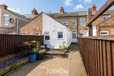 2 bedroom Terraced House for sale in Columbia Road, Grimsby, DN32