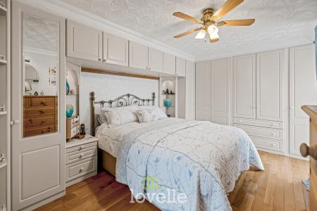 4 bedroom Detached house for sale in Laceby Road, Grimsby, DN34