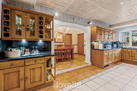 4 bedroom Detached house for sale in Laceby Road, Grimsby, DN34