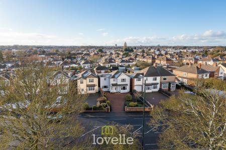 4 bedroom Detached house for sale in Laceby Road, Grimsby, DN34