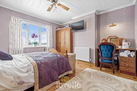 4 bedroom Detached house for sale in Laceby Road, Grimsby, DN34