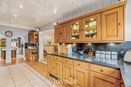 4 bedroom Detached house for sale in Laceby Road, Grimsby, DN34