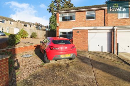 3 bedroom Semi-detached house for sale in Broadbank, Louth, LN11
