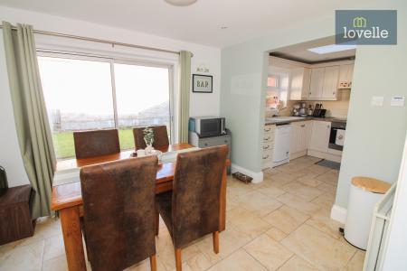 3 bedroom Semi-detached house for sale in Broadbank, Louth, LN11