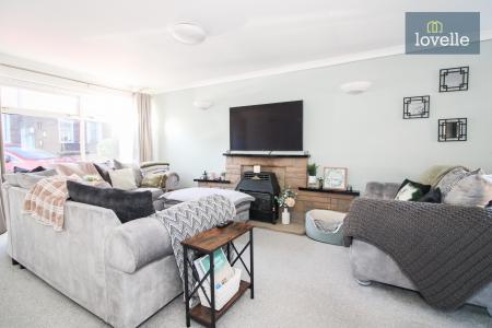 3 bedroom Semi-detached house for sale in Broadbank, Louth, LN11