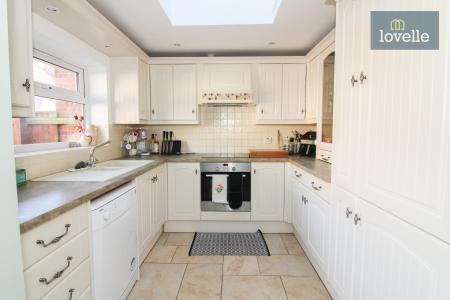 3 bedroom Semi-detached house for sale in Broadbank, Louth, LN11