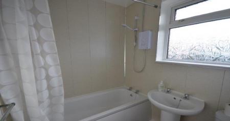 3 bedroom Semi-detached house to let in Filey Road, Grimsby, DN32