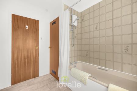 2 bedroom Flat for sale in St James Court, Grimsby, DN34