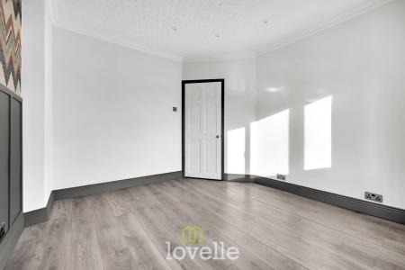 3 bedroom End of terrace house for sale in Clifton Road, Grimsby, DN34