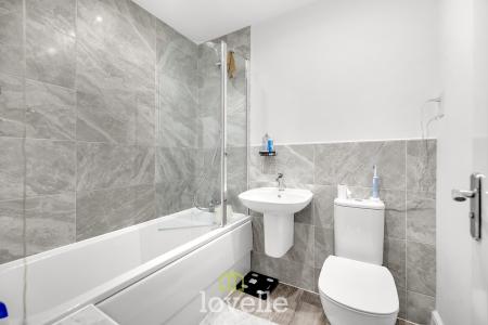 3 bedroom Semi-detached house for sale in Allerton Way, Immingham, DN40