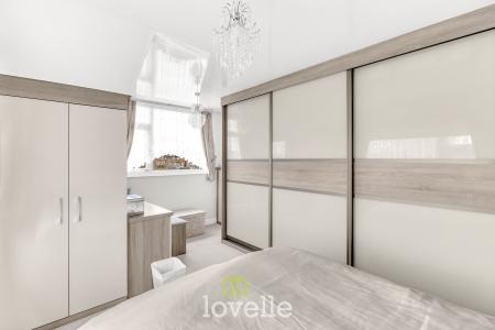 4 bedroom Detached house for sale in Cravens Lane, Habrough, DN40