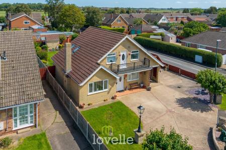 4 bedroom Detached house for sale in Cravens Lane, Habrough, DN40