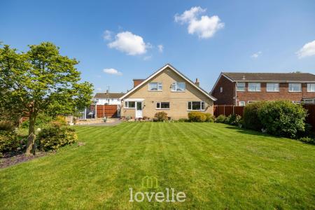 4 bedroom Detached house for sale in Cravens Lane, Habrough, DN40