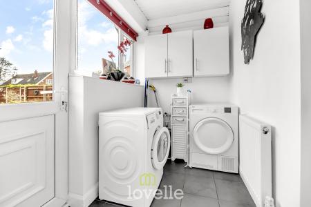 4 bedroom Detached house for sale in Cravens Lane, Habrough, DN40