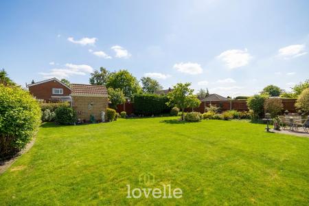 4 bedroom Detached house for sale in Cravens Lane, Habrough, DN40