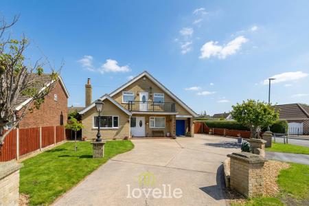 4 bedroom Detached house for sale in Cravens Lane, Habrough, DN40