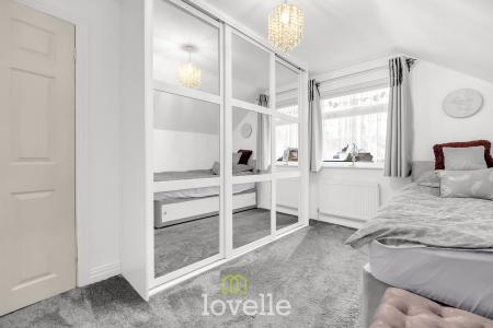 4 bedroom Detached house for sale in Cravens Lane, Habrough, DN40