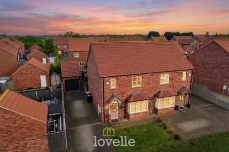 3 bedroom Semi-detached house for sale in Runway Lane, Holton-le-Clay, DN36