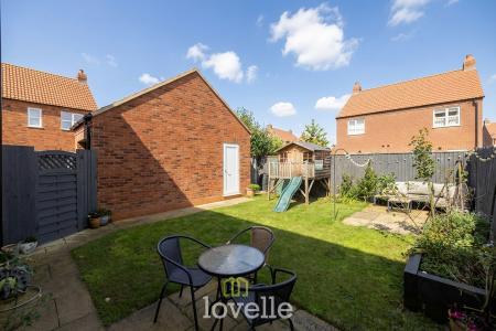 3 bedroom Semi-detached house for sale in Runway Lane, Holton-le-Clay, DN36