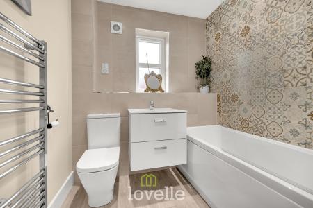 3 bedroom Semi-detached house for sale in Runway Lane, Holton-le-Clay, DN36