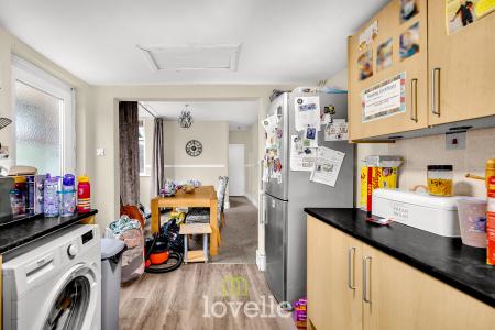 4 bedroom Terraced House for sale in Farebrother Street, Grimsby, DN32