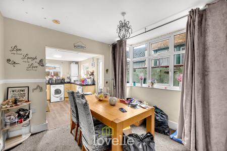 4 bedroom Terraced House for sale in Farebrother Street, Grimsby, DN32
