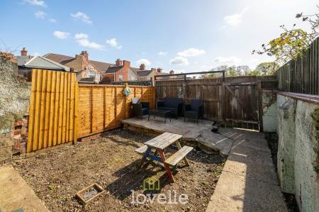 4 bedroom Terraced House for sale in Farebrother Street, Grimsby, DN32