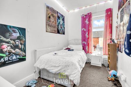 4 bedroom Terraced House for sale in Farebrother Street, Grimsby, DN32