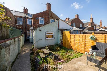 4 bedroom Terraced House for sale in Farebrother Street, Grimsby, DN32