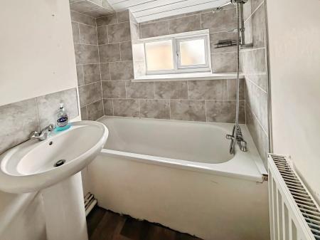 3 bedroom Terraced House to let in Henry Street, Grimsby, DN31