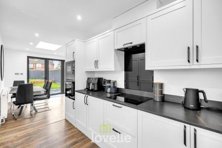 3 bedroom Semi-detached house for sale in Danesfield Avenue, Waltham, DN37