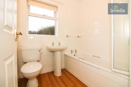 2 bedroom Semi-detached bungalow for sale in Carters Garth Close, Grainthorpe, LN11