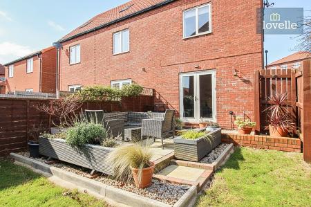 3 bedroom End of terrace house for sale in Canal Close, Louth, LN11