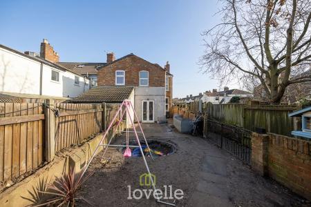 3 bedroom Terraced House for sale in Patrick Street, Grimsby, DN32