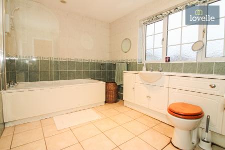 5 bedroom Detached house for sale in Jubilee Road, North Somercotes, LN11