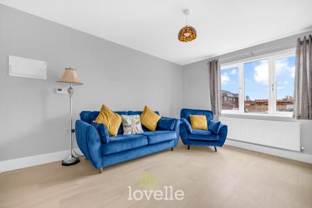 2 bedroom Semi-detached house for sale in Harewood Way, Kings Grove, Grimsby, DN32