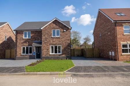 2 bedroom Semi-detached house for sale in Harewood Way, Kings Grove, Grimsby, DN32