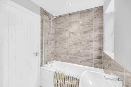 2 bedroom Semi-detached house for sale in Harewood Way, Kings Grove, Grimsby, DN32