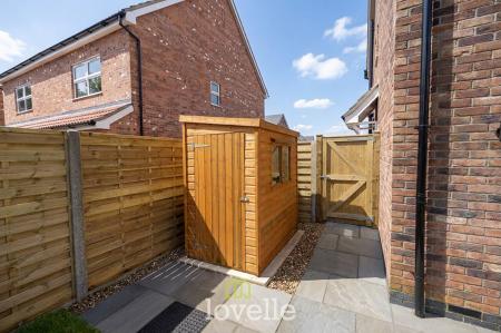 2 bedroom Semi-detached house for sale in Harewood Way, Kings Grove, Grimsby, DN32
