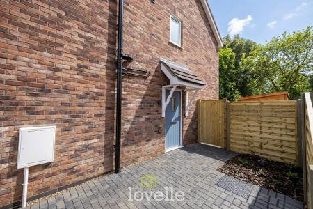 2 bedroom Semi-detached house for sale in Harewood Way, Kings Grove, Grimsby, DN32
