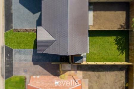 2 bedroom Semi-detached house for sale in Harewood Way, Kings Grove, Grimsby, DN32