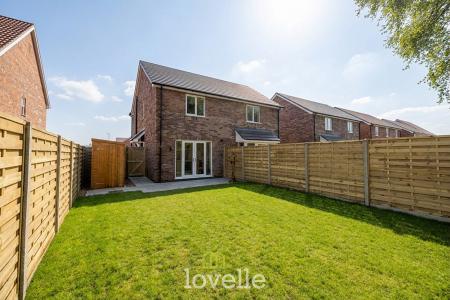 2 bedroom Semi-detached house for sale in Harewood Way, Kings Grove, Grimsby, DN32