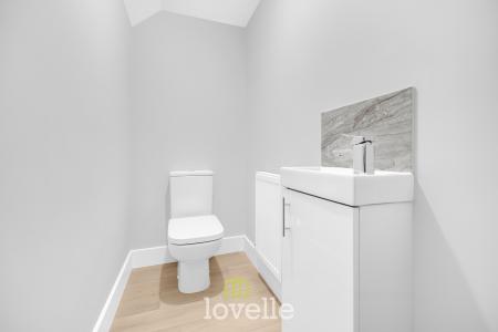 2 bedroom Semi-detached house for sale in Harewood Way, Kings Grove, Grimsby, DN32