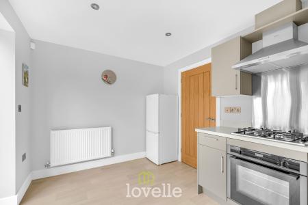 2 bedroom Semi-detached house for sale in Harewood Way, Kings Grove, Grimsby, DN32